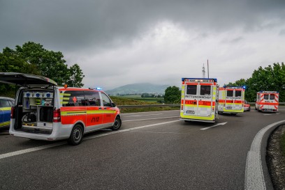 A8/ Kirchheim: An der Ausfahrt ueberschlagen