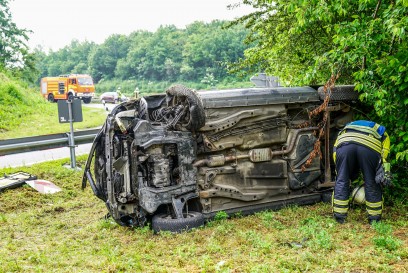 A8/ Kirchheim: An der Ausfahrt ueberschlagen