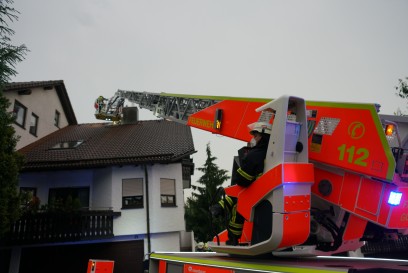 Birenbach: Unetterzelle loest Blitzschlag aus - Blitz schlaegt in Dachstuhl ein