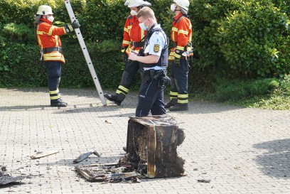 Tiefenbronn: Wohnungsbrand fuehrt zu einem Feuerwehreinsatz