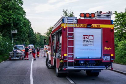 Wendlingen: Schlauchboot mit drei Personen besetzt muss aus Wasserwalze gerettet werden – Grosseinsatz auf dem Neckar