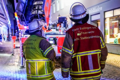 Esslingen: Vermuteter Brand auf dem Dach