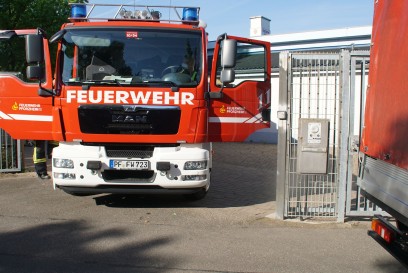 Pforzheim: Im Wartbergbad kam es zu einem Gefahrgut Austritt - Feuerwehr im Einsatz
