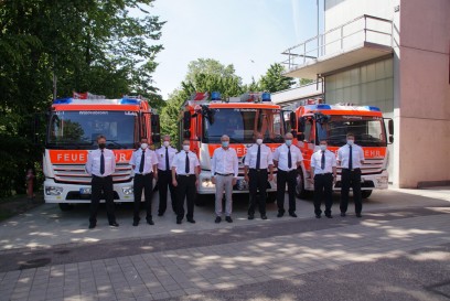 Esslingen: Uebergabe von drei neuen Loeschfahrzeugen an die Feuerwehr Esslingen