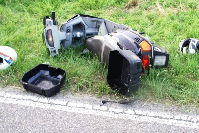 Muehlacker-Grossglattbach: schwerer Verkehrsunfall zwischen Roller und Trakor - Person in Lebensgefahr