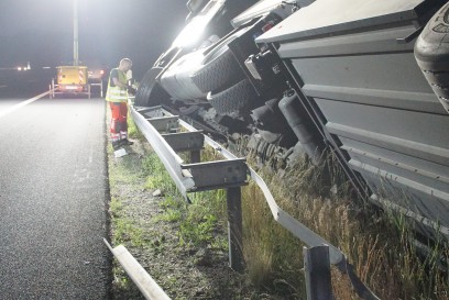 Friolzheim: Bergung des Lkw nach Verkehrsunfall 