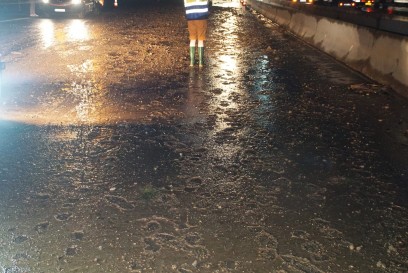 Pforzheim: A8 nach Ueberschwemmung gesperrt - THW und Feuerwehr im Grosseinsatz