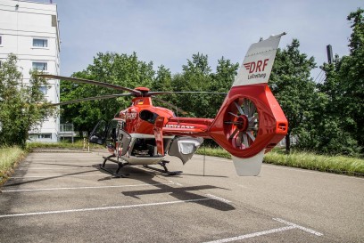 Sindelfingen: PKW dreht auf der Mahdentalstrasse - uerbesieht Motorradfahrer