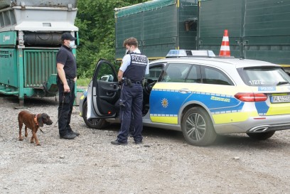 Remchingen: Leblose Person auf einem Bauernhof geborgen