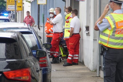 Neuenbuerg - Feuerwehr Einsatz wegen Gasgeruch