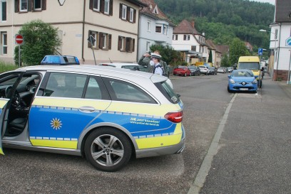 Neuenbuerg - Feuerwehr Einsatz wegen Gasgeruch