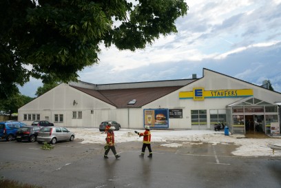 Hochdorf: Starke Regenfaelle fluten Ortsmitte