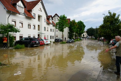 Hochdorf: Starke Regenfaelle fluten Ortsmitte