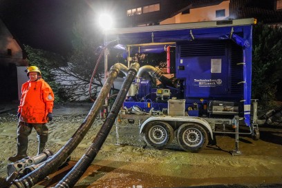 Aichtal: Stadtteile von Superzelle getroffen - Pflegeheim muss evakuiert werden - Tiefgaragen und Haeuser mit Wasser gefuellt