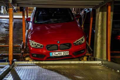 Esslingen: Mann unter Pkw in Tiefgarage eingeklemmt - Ersthelfer verhindern schlimmeres