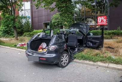 Sindelfingen: Zwei Verletzte nach Unfall - Feuerwehr befreit eine Person aus PKW
