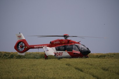 Bad Boll: 9-jaehriger auf Bauernhof lebensgefaehrlich verletzt - Rettungshubschrauber im Einsatz