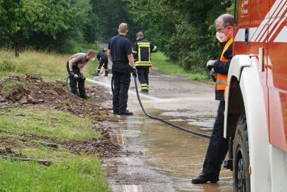 Pforzheim: Kurzer Starkregen beschaeftigt Feuerwehr Pforzheim