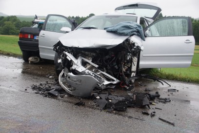 Waiblingen-Zillhardtshof: Schwerer Verkehrsunfall, 4 Schwerverletzte 