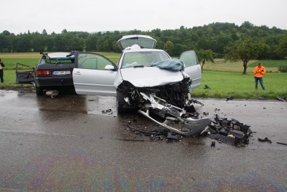 Waiblingen-Zillhardtshof: Schwerer Verkehrsunfall, 4 Schwerverletzte 