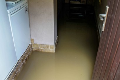 Weinstadt-Endersbach: Ueber 10 Keller mit Wasser voll gelaufen - Feuerwehr sucht nach der Ursache 