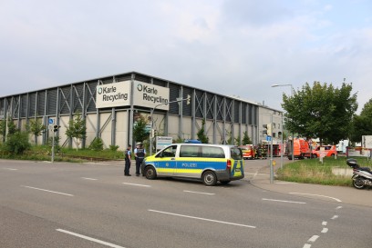 Stuttgart-Feuerbach: Grossbrand in Recycling Betrieb