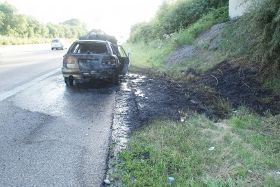 Pforzheim: Pkw Vollbrand auf der A8