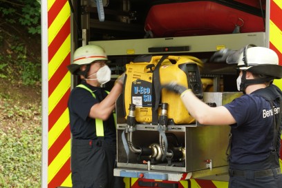 Pforzheim: schwerer Verkehrsunfall zwischen Pkw und Lkw fordert eine Lebensgefaehrlich Verletzte