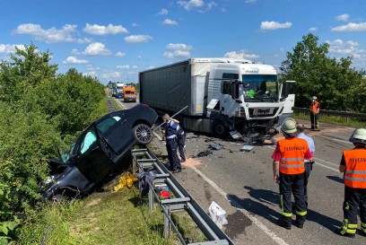 Ergenzingen: Frontalzusammenstoss zwischen LKW und PKW