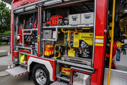 Aichtal: Feuerwehr erhaelt zwei neue Fahrzeuge