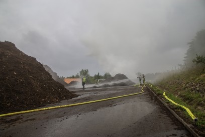 Boeblingen: Brand auf dem Haeckselplatz haelt die Feuerwehr in Atem