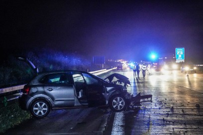 A8/ Denkendorf: Unfall mit rund 25.000 Euro Sachschaden