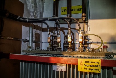 Herrenberg-Gueltstein: Naechtlicher Feuerwehreinsatz in Holzhandlung