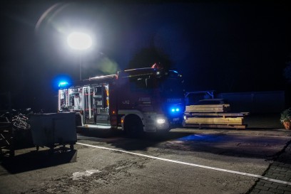 Herrenberg-Gueltstein: Naechtlicher Feuerwehreinsatz in Holzhandlung
