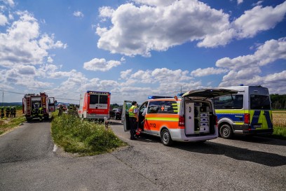 Aichelberg: Mercedes rast in Gegenverkehr - 1 Tote und 1 Schwerverletzter - Rettungshubschrauber im Einsatz