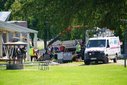 Deggingen: Erdnagel im Zeltlager in Stromleitung getrieben - mehrere Betroffene Personen vom Rettungsdienst behandelt