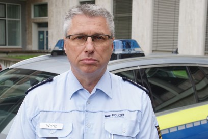 Muehlacker: O-Ton - Verkehrsunfall mit drei Pkws - sechs Personen verletzt darunter 2 Lebensgefaehrlich