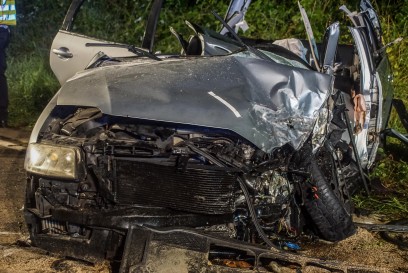 Leonberg: PKW Fahrer nach schwerem Frontalzusammenstoss im Wagen eingeklemmt