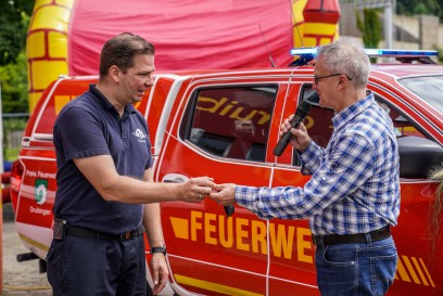 Gruibingen: Feuerwehr erhaelt neues Einsatzfahrzeug