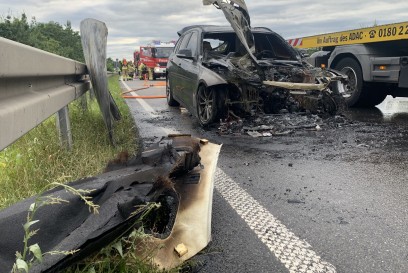 Boeblingen: Pkw brennt voellig aus 