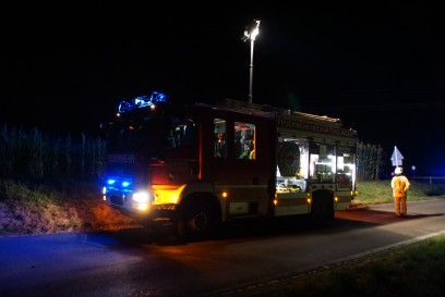 Neckartenzlingen: Auto kommt von Fahrbahn ab un ueberschlaegt sich- Mehrere Verletzte