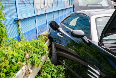 Bempflingen/ B312: Rollstuhlbus und Pkw stiessen frontal zusammen – mehrere Schwerverletzte