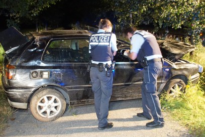 Sternenfels: Pkw kommt von Fahrbahn ab und ueberschlaegt sich - mehrere Personen schwer Verletzt