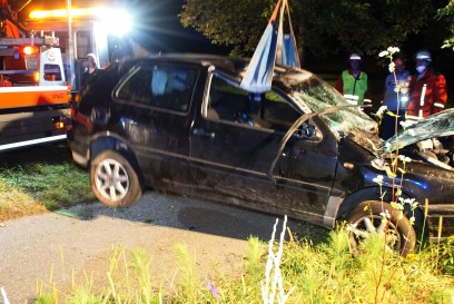 Sternenfels: Pkw kommt von Fahrbahn ab und ueberschlaegt sich - mehrere Personen schwer Verletzt
