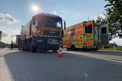 Leonberg: Schwerer Unfall mit Kehrmaschine - Feuerwehr im Einsatz 
