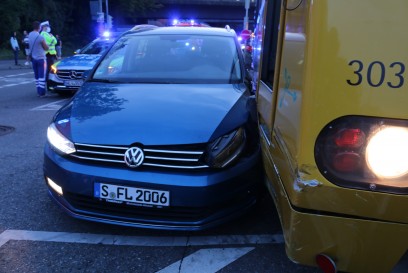 Stuttgart-Bad Cannstatt: Pkw gegen Stadtbahn