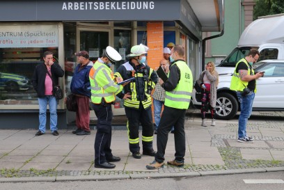 Stuttgart-Bad Cannstatt: Pkw gegen Stadtbahn