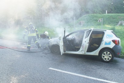 Pforzheim: Pkw brennt nach technischem Defekt komplett aus - Briefe sind verschon geblieben