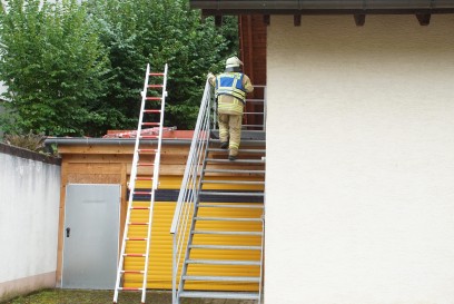 Remchingen: Vermeintlicher Dachstuhlbrand entpuppt sich als Ofen der angefeuert wurde - Feuerwehr Einsatz