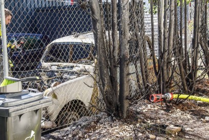 Nufringen: Brand eines PKW auf einem Firmengelaende